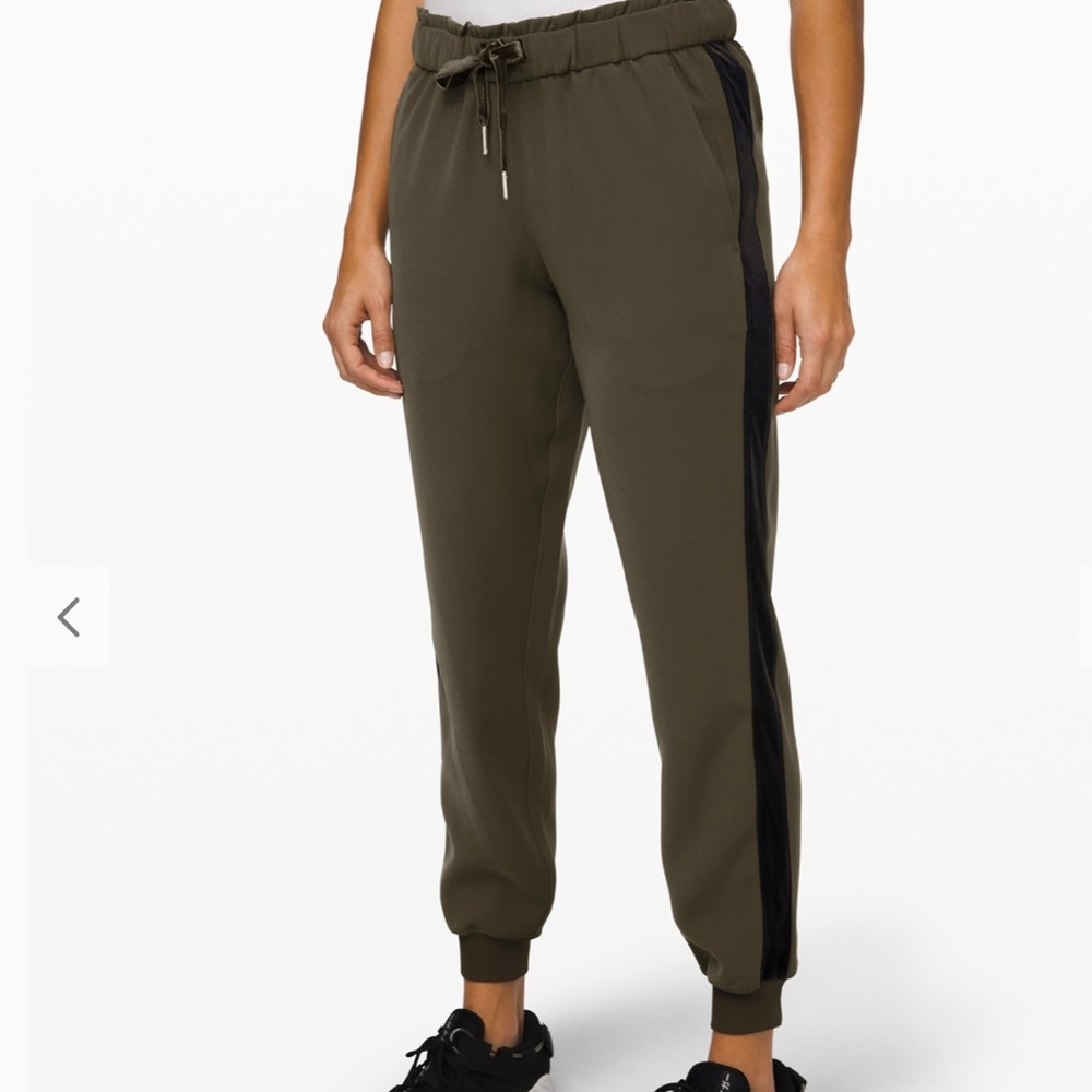 Lululemon On the Fly Jogger *Velvet Trim